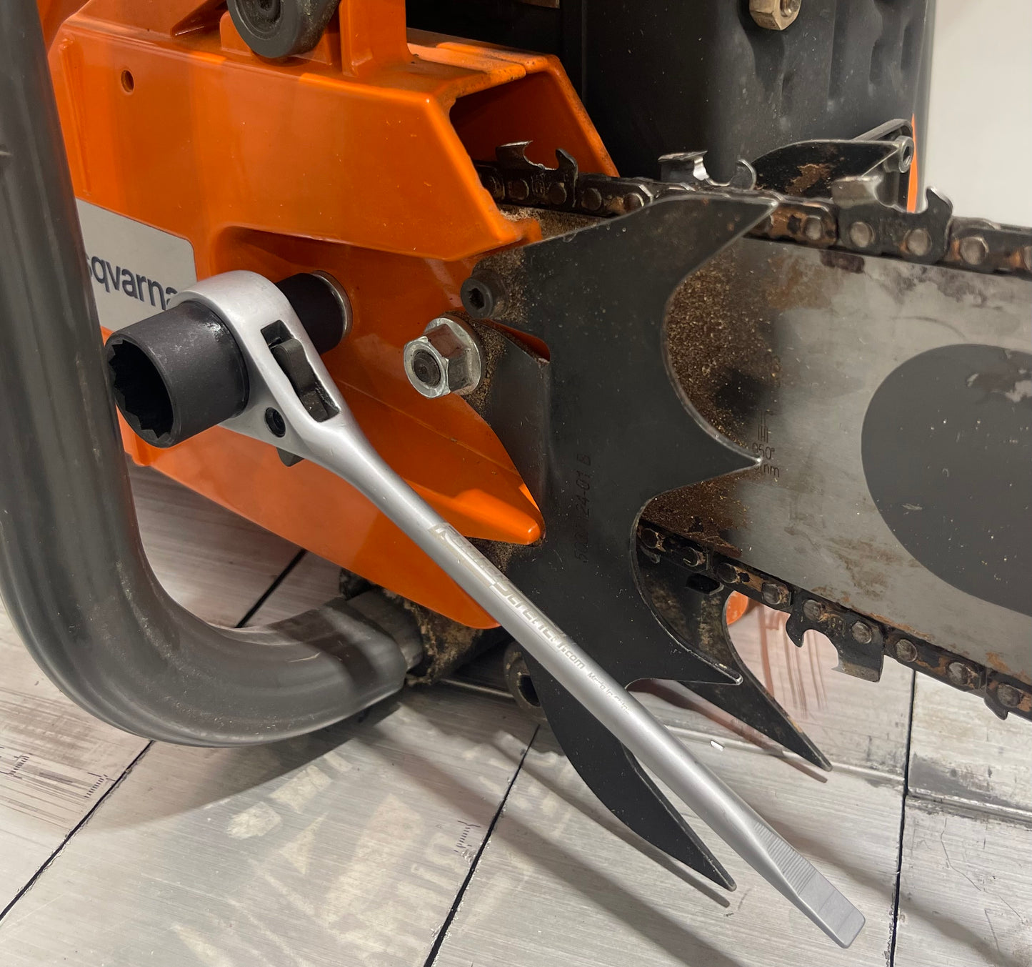 RatchetScrench Chainsaw Tool